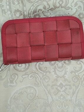 Harveys Seatbelt Zip Around Wallet